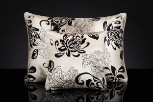 Poszewka ornamentowa jedwabna 70x80 Black and White